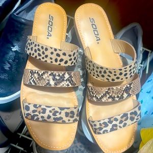 Ladies leopard sandals very comfortable